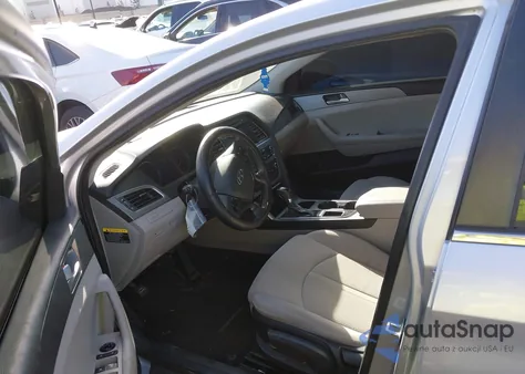 2016 Hyundai Sonata Se z USA, uszkodzony, nr VIN 5NPE24AF7GH301243